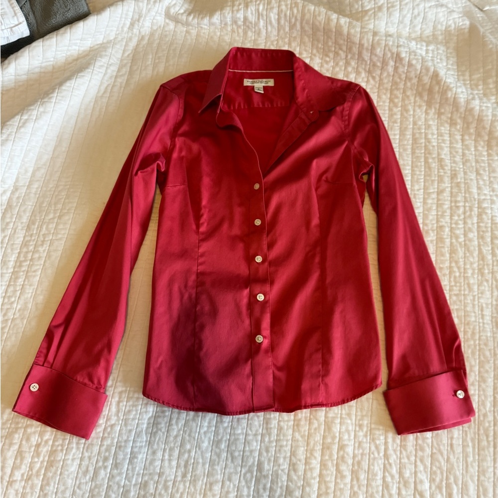 Banana Republic Women's Non-Iron Fitted Shirt Button Down in Red